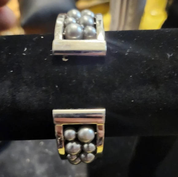 Vintage Avon Gray Womens Cuff Watch - Picture 3 of 5